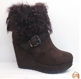 韩版时尚女鞋子 珂卡芙特价女靴子 坡跟卷羊毛短靴磨砂皮6706261