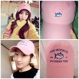 韩国新款简约粉色小鱼刺绣棒球帽鸭舌帽弯檐帽遮阳帽户外潮帽包邮