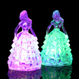 创意新款热卖发光公主夜灯闪光七彩变色好玩的小玩具批发地摊夜市