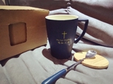 外贸陶瓷马克杯子水杯茶杯带盖勺子大容量简约十字架英文字母蓝色