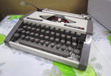 [特价处理]70年代金属壳老式英文打字机 摆设道具橱窗陈列打字机