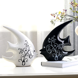 家装狂欢节现代家居装饰品摆件时尚陶瓷工艺品摆设抽象黑白亲嘴鱼