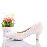 白色珍珠蕾丝花朵中跟结婚鞋新娘鞋圆头细跟婚纱礼服敬酒鞋女单鞋