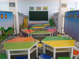新款学生课桌幼儿园彩色桌梯形课桌椅美术培训桌批量上海学校家具