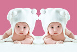 可爱双胞胎画男女宝宝海报婚房贴画娃娃婴儿海报墙贴图片画报 160