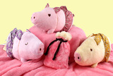 可爱创意毛绒玩具抱枕日本养生堂ほんやら小猪圣诞节礼物正品包邮