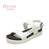 Daphne/达芙妮2015夏新款休闲凉鞋 低跟平底漆皮纯色皮带扣女凉鞋