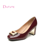 Daphne/达芙妮秋季正品粗高跟方头金属方扣漆皮单鞋1016201087