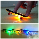 一件包邮热卖新品手指滑板3色带灯光发光弹力水晶球儿童夜市玩具