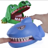 儿童玩具咬手指的鳄鱼鲨鱼  桌面游戏整蛊搞笑亲子拔牙玩具酒吧