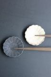 现货 日本zakka 作家鉄釉 輪花皿 花型豆皿 筷架