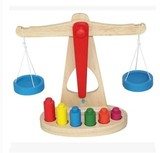 蒙氏教具木制天平枰儿童称重平衡游戏2-3-4-5-6-7岁宝宝早教玩具