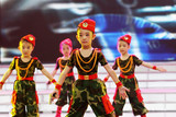 新款儿童高弹力军旅舞台迷彩服小绿军装军鼓舞蹈表演服装演出服装