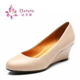 Daphne/达芙妮 坡跟中跟纯色舒适工作鞋浅口牛皮女单鞋1014404052