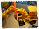 万向手提工程车挖土机发光发声自由旋转车新款中秋节儿童玩具灯笼