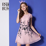 欧莎2016夏季新款女装 雪纺收腰显瘦印花短袖粉色连衣裙夏B13272