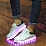 LED夜光女鞋带灯鞋底发光女板鞋USB充电七彩灯光鞋送充电器进口PU