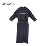 MO&Co.中长款字母连身裙七分袖收腰H型直筒裙MA153SKT67 moco