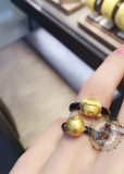 【金刚芭比梦游香港】六福珠宝 新款抱抱家庭黑色陶瓷戒指