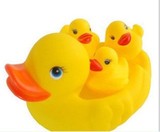 幼儿宝宝洗澡嬉水大黄鸭 3个小鸭子和一个母鸭子 亲子玩具批发