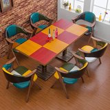 特色餐厅桌椅时尚拼色混搭咖啡厅桌椅组合实木复古主题餐馆西餐厅