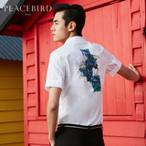太平鸟男装 时尚个性印花短袖衬衫修身白色衬衣B1CC52360