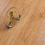 武汉扬子复合地板        超实木健康系列仿真型 · 琥珀橡木