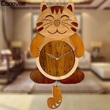 康巴丝现代客厅挂钟创意时尚招财猫石英钟表实木静音时钟个性挂表