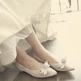 银白色蕾丝水钻韩国版尖头平底大码新娘婚鞋40 41 42 43小码女鞋