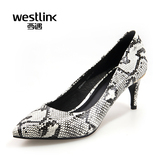 西遇(Westlink)2016新款蛇纹单鞋尖头浅口高跟鞋女鞋A2351041白