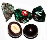 （至尊高档）俄罗斯进口整颗榛仁夹心纯黑巧克力糖果