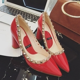 欧美时尚女鞋子朋克风铆钉漆皮尖头浅口粗跟高跟鞋单鞋红色新娘鞋