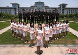 上海魅力服装大学生穿旗袍 中山装拍毕业照古典美民国风服装出租