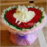 重庆鲜花店送花 99朵白红玫瑰心型花束快递 解放碑实体 圣诞节