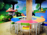 上海学校家具学生课桌美术组合桌椅幼儿园彩色书桌椅培训洽谈桌