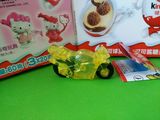 健达奇趣蛋玩具男孩版黄色摩托赛车有蛋纸无巧克力运费可改