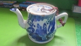 清代瓷器 青花人物茶壶 多处瑕疵 直径10高9·5厘米 当标本 包老