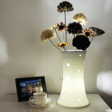 北欧陶瓷创意台灯卧室床头书房现代简约白色镂空插花装饰台灯