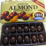 韩国特价进口食品 乐天杏仁夹心巧克力豆46g 盒装即食零食批发