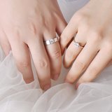 S925纯银镀铂金情侣对戒指女男士食指周大福订结婚钻戒韩国银饰品