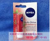 香港正品进口 4.8g妮维雅草莓味润唇膏保湿滋润带一点红色