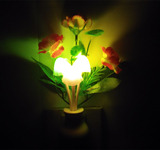 光控感应LED节能小夜灯创意七彩蘑菇卧室插电床头花朵夜灯