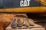 CAT男鞋 卡特牛皮户外休闲中帮短靴工装鞋P718606/P718604