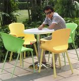 现代创意咖啡厅桌椅奶茶甜品店桌椅西餐厅糖果色餐桌椅组合小圆桌