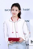 IU李知恩SONY发布会同款露肩系带衬衫白色不规则雪纺上衣夏装新款