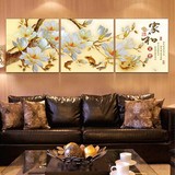 客厅现代简约三联沙发背景墙郁金香 装饰画电表箱壁画挂画家和 画