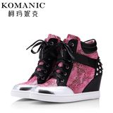 柯玛妮克/Komanic 新款拼色蛇纹牛皮高帮女鞋 内增高休闲鞋K43823