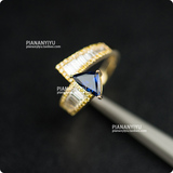 【偏安一隅】设计款 18k 三角形天然皇家蓝蓝宝石 镶钻石黄钻戒指