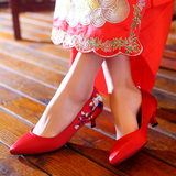 春季女士红色结婚鞋子中式秀禾服绣花鞋新娘中跟尖头细跟孕妇红鞋