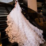 2016婚纱礼服夏季新款韩式新娘抹胸花朵显瘦修身大码羽毛长拖尾女